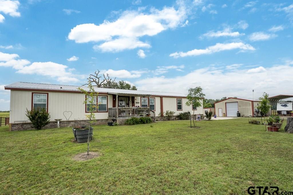 12350 County Road 2911 Eustace, TX 75124 - Photo 7 of 43 a front view of a house with garden