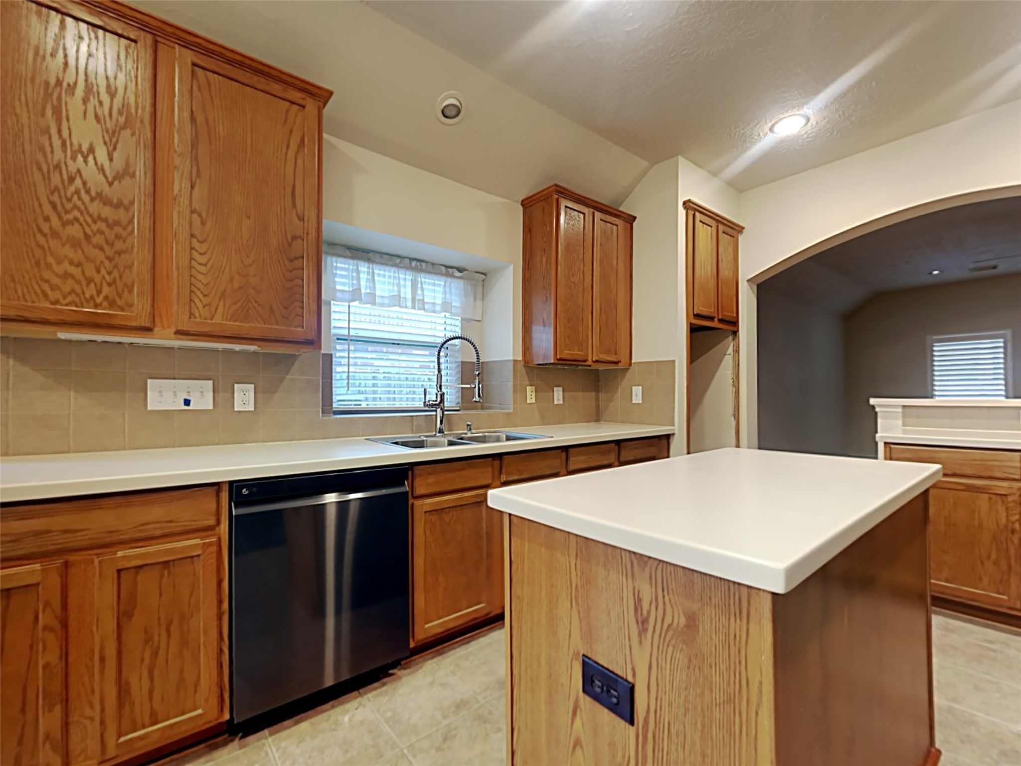 155 South Queenscliff Circle Spring, TX 77382 - Photo 4 of 19
