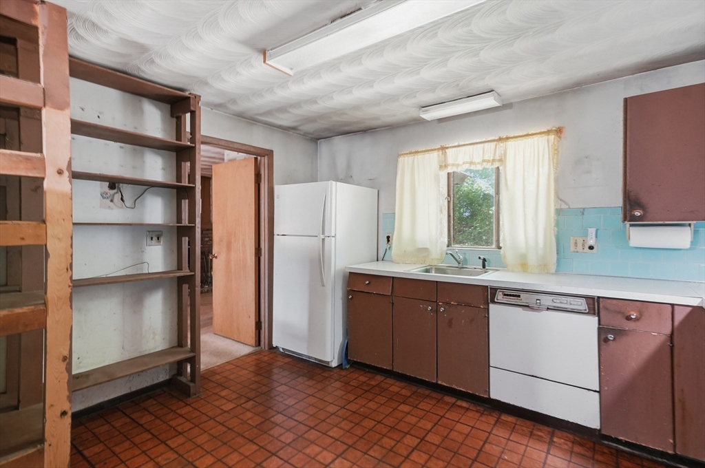 4 Porter Road Chelmsford, MA 01824 - Photo 10 of 32 Gallery Image 10