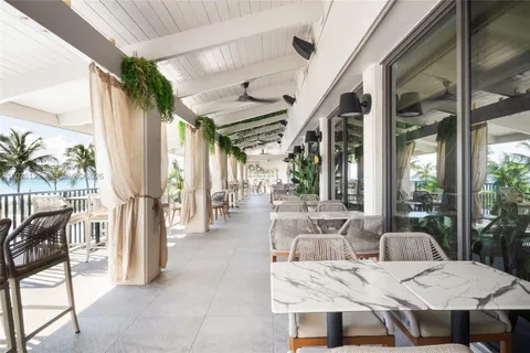 $585,000 | 1950 South Ocean Drive, Unit 9N, Hallandale Beach, FL 33009