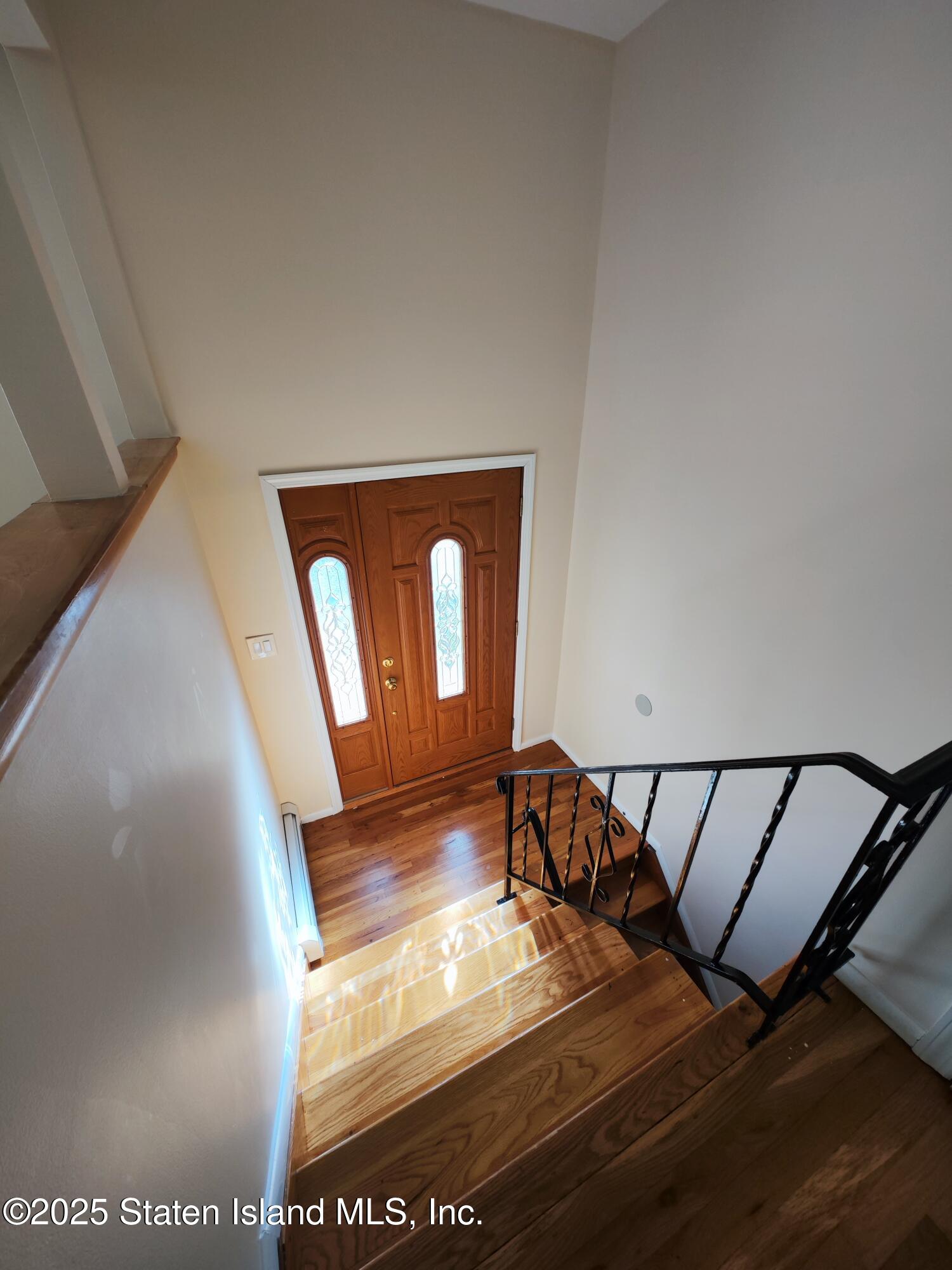 517 Rathbun Avenue Staten Island, NY 10312 - Photo 3 of 28 a view of entryway