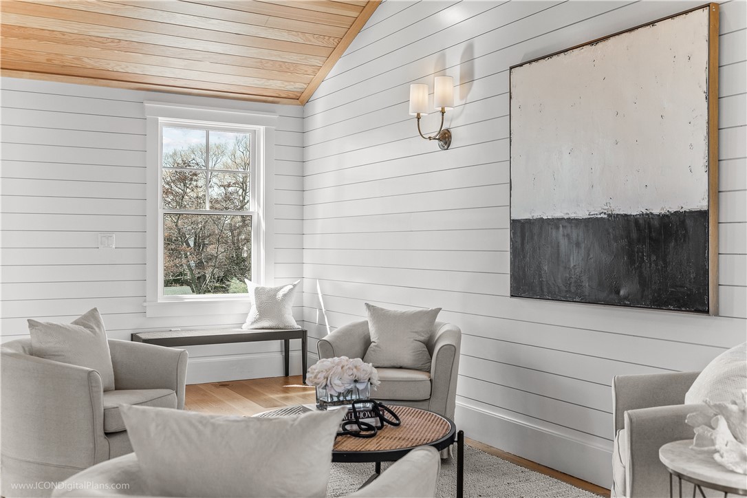 166 Ruggles Avenue Newport, RI 02840 - Photo 27 of 50 Great space for relaxing or for an office.