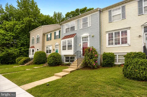 a view of a house with backyard and porch