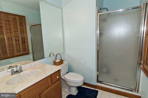 1 Thorburn Road Gaithersburg, MD 20878 - Photo 11 of 19 Bath (Master)