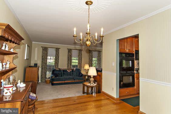 1 Thorburn Road Gaithersburg, MD 20878 - Photo 6 of 19 Dining Room