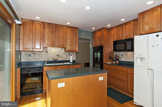 1 Thorburn Road Gaithersburg, MD 20878 - Photo 7 of 19 Kitchen