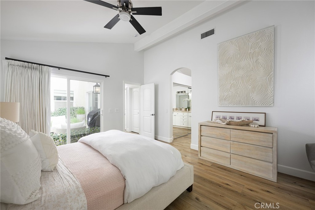 618 Iris Avenue, Unit B Corona del Mar, CA 92625 - Photo 11 of 20 a bedroom with a bed and a dresser