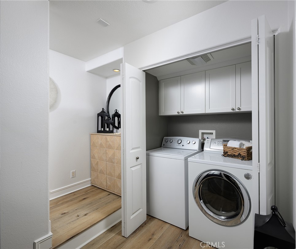 618 Iris Avenue, Unit B Corona del Mar, CA 92625 - Photo 17 of 20 a view of kitchen with washer and dryer