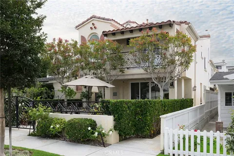 $2,175,000 | 618 Iris Avenue, Unit B, Corona del Mar, CA 92625