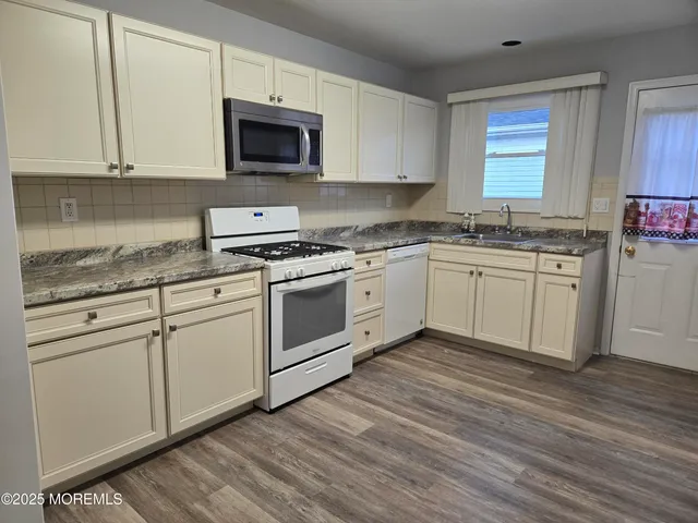 $2,300 | 10 Pine Valley Drive, Toms River, NJ 08757