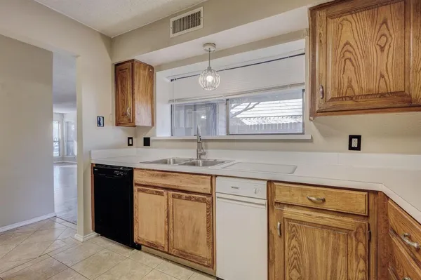 $1,775 | 1413 Palmnold Circle East, Fort Worth, TX 76120