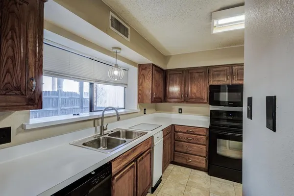 $1,775 | 1413 Palmnold Circle East, Fort Worth, TX 76120