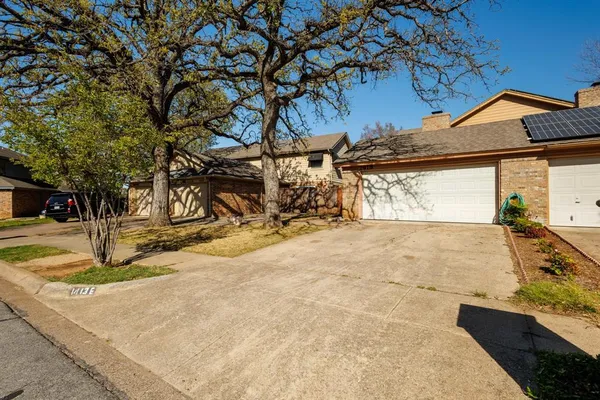 $1,775 | 1413 Palmnold Circle East, Fort Worth, TX 76120
