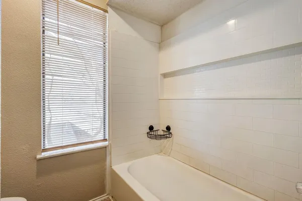 $1,775 | 1413 Palmnold Circle East, Fort Worth, TX 76120