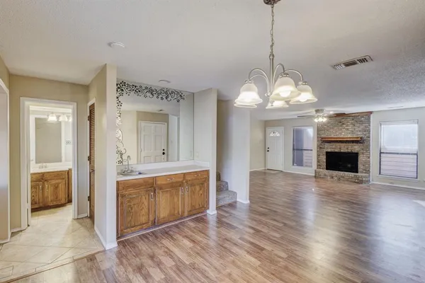 $1,775 | 1413 Palmnold Circle East, Fort Worth, TX 76120