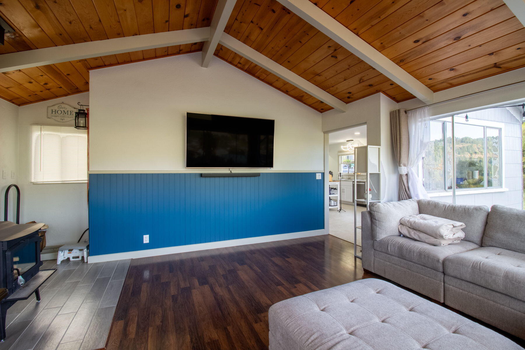 590 View Avenue Rio Dell, CA 95562 - Photo 11 of 36 a living room with furniture and a flat screen tv