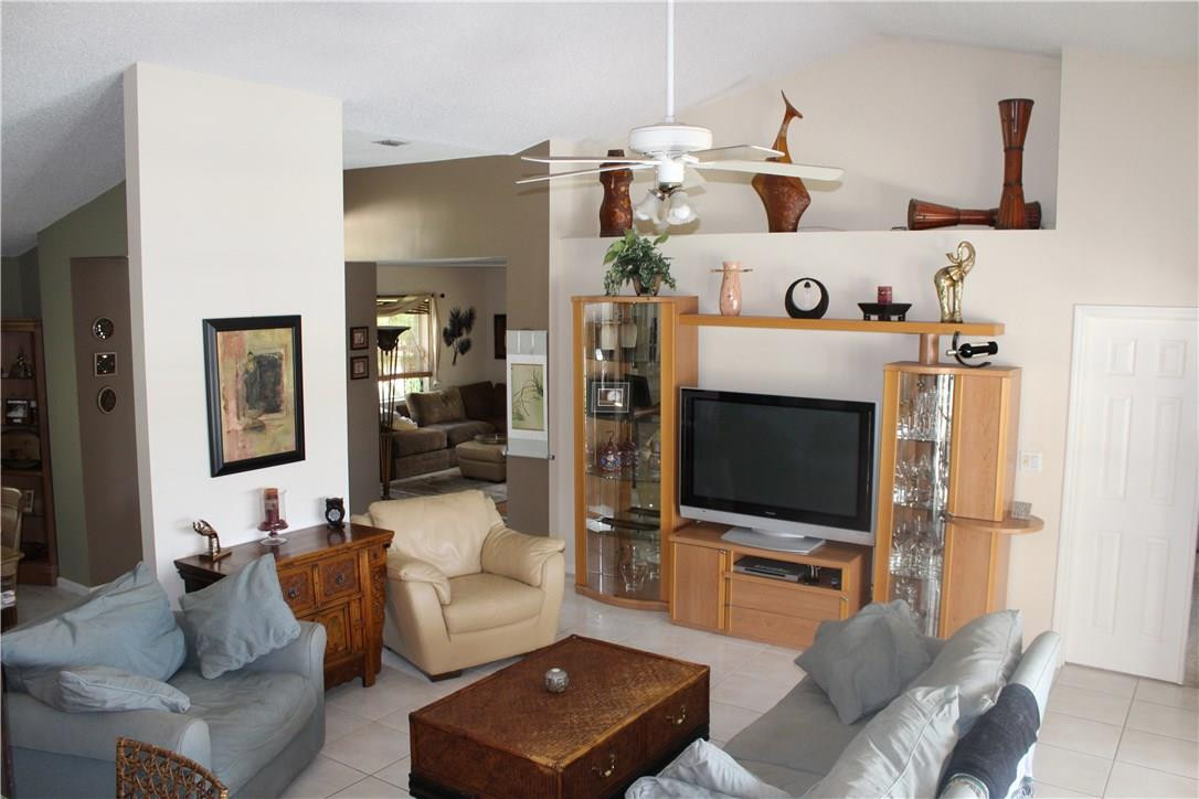 1335 Sabal Lakes Road Delray Beach, FL 33445 - Photo 6 of 16 Living room