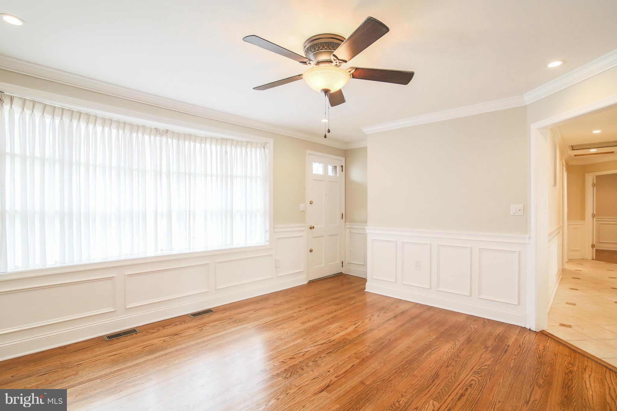 6124 Medora Road Linthicum Heights, MD 21090 - Photo 9 of 29 Living Room