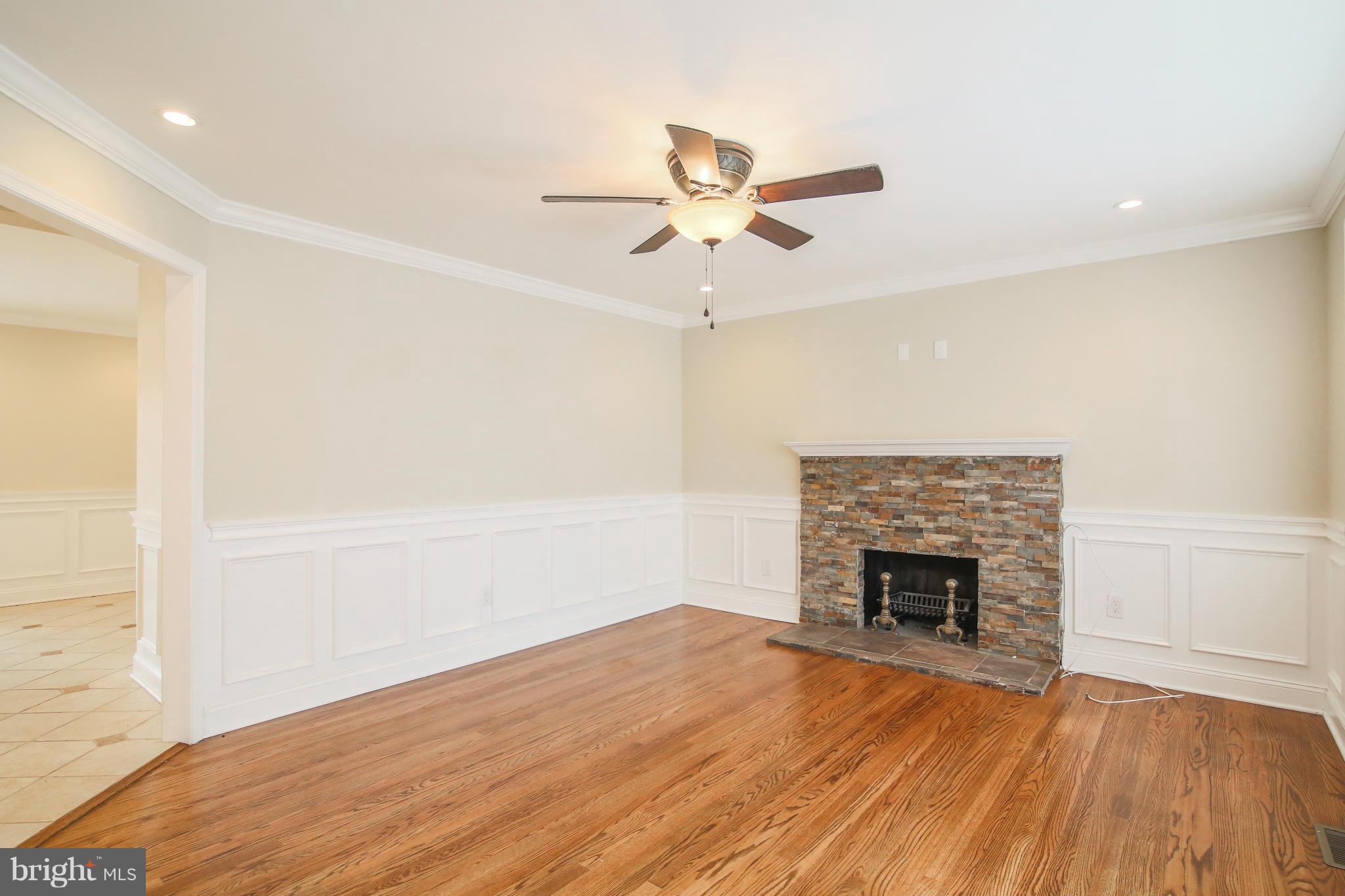 6124 Medora Road Linthicum Heights, MD 21090 - Photo 10 of 29 Living Room