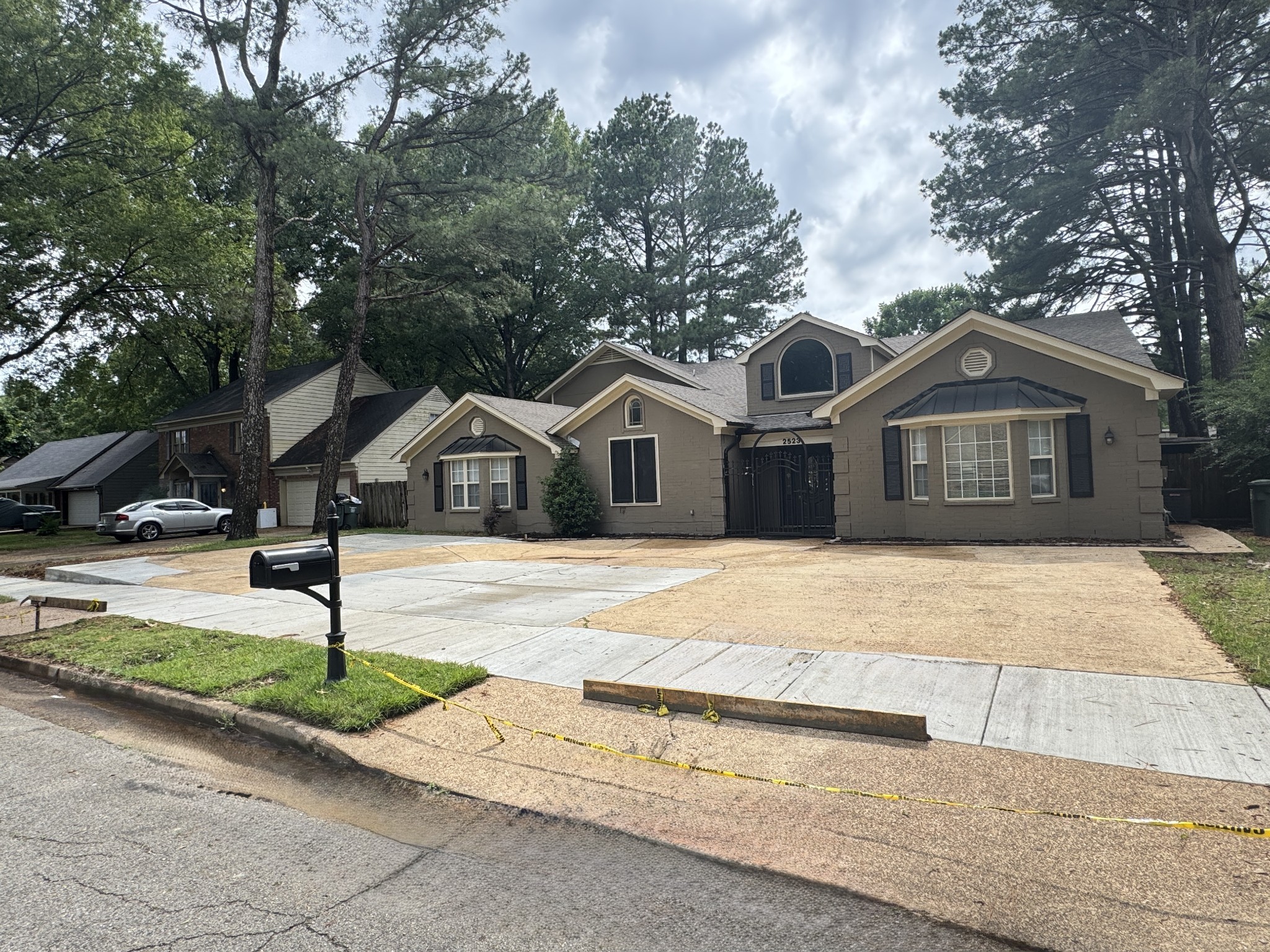2523 Syon Drive Memphis, TN 38119 - Photo 4 of 54 a front view of a house with a yard