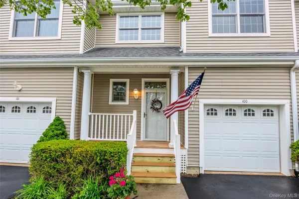 $769,000 | 100 Cove Lane, Unit 100, East Setauket, NY 11733