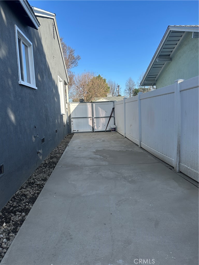 6447 Balcom Avenue Reseda, CA 91335 - Photo 11 of 49 a view of a garage