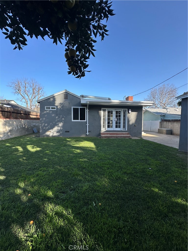 6447 Balcom Avenue Reseda, CA 91335 - Photo 9 of 49 a view of a yard in front of house