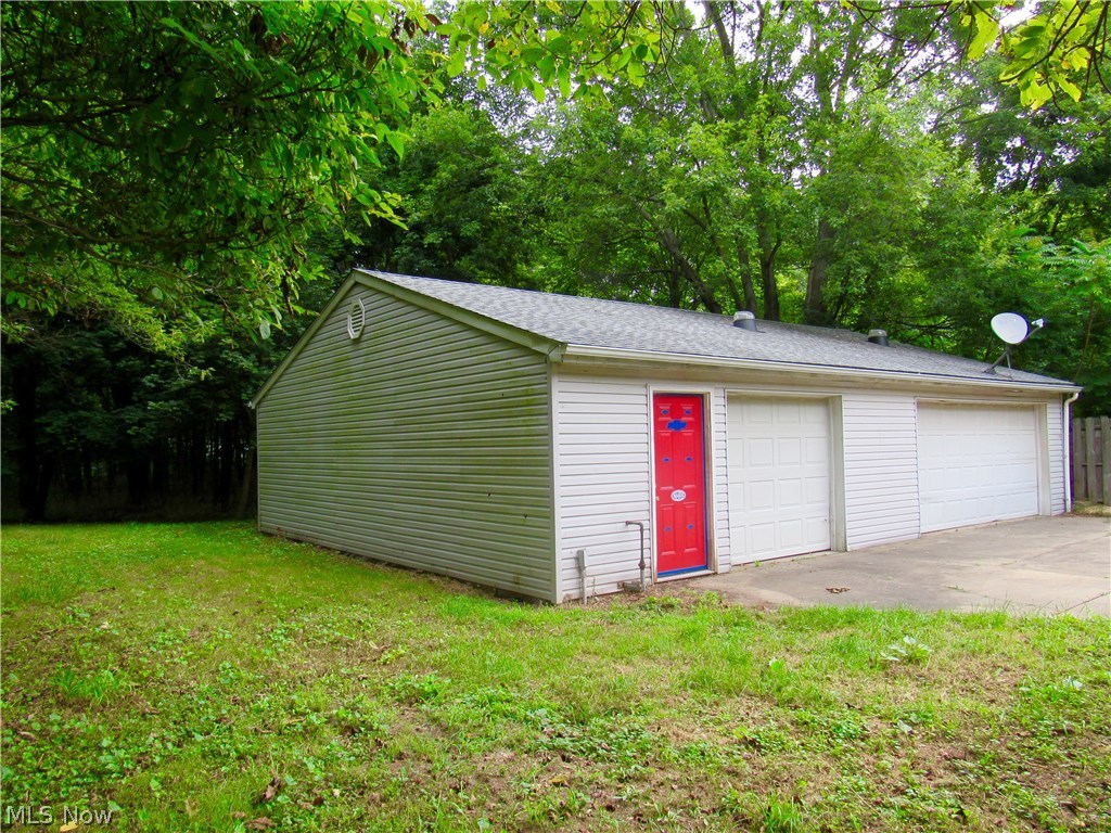 1155 Bruce Road Akron, OH 44306 - Photo 14 of 25 3 car garage detached
