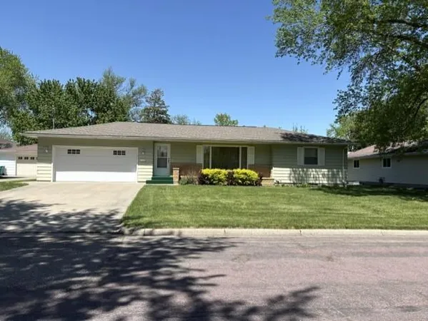 $244,900 | 225 8th Avenue Southeast, Waseca, MN 56093