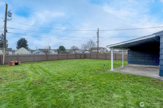 a view of a house with a backyard