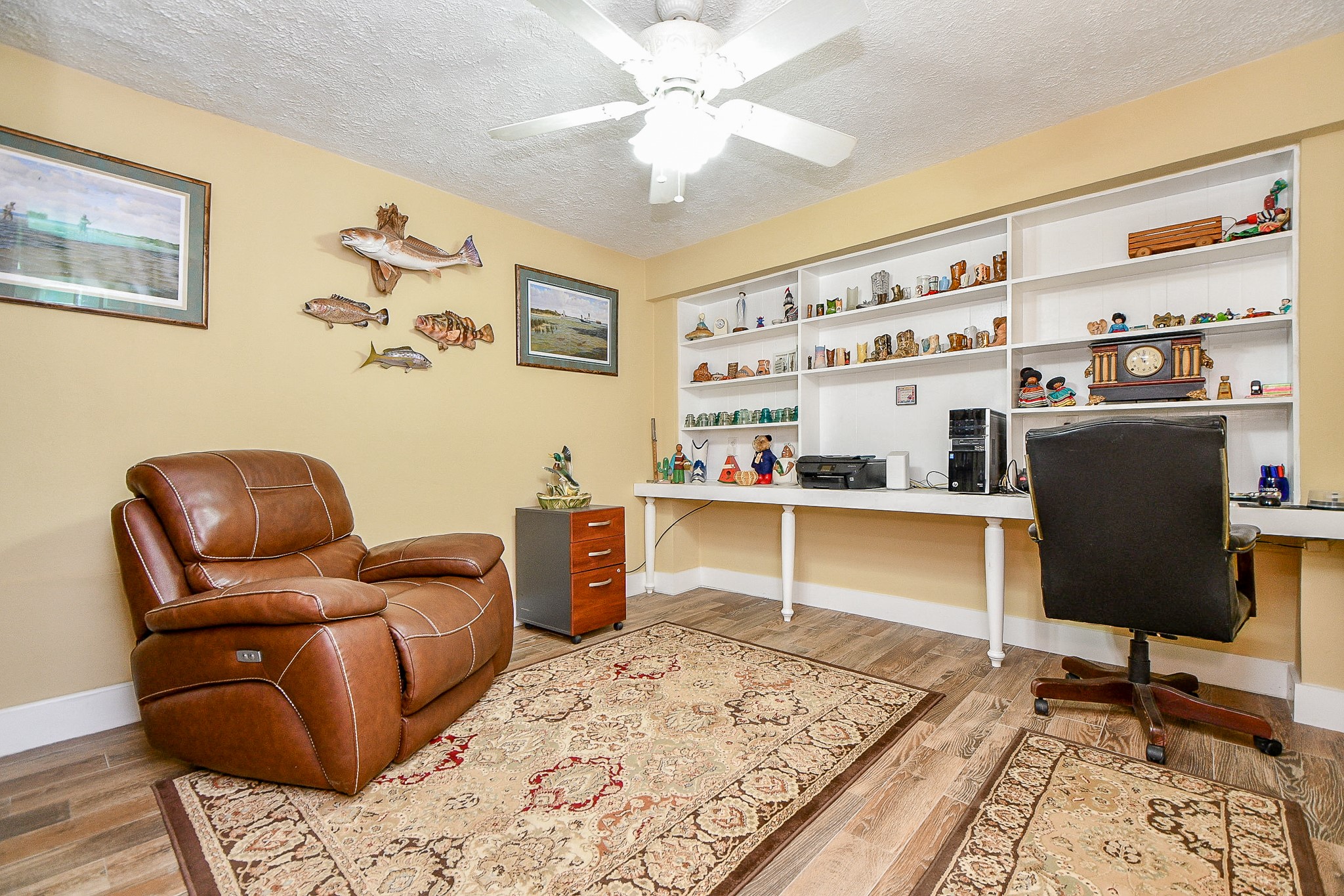 618 Keith Avenue Houston, TX 77504 - Photo 13 of 43 a living room with furniture