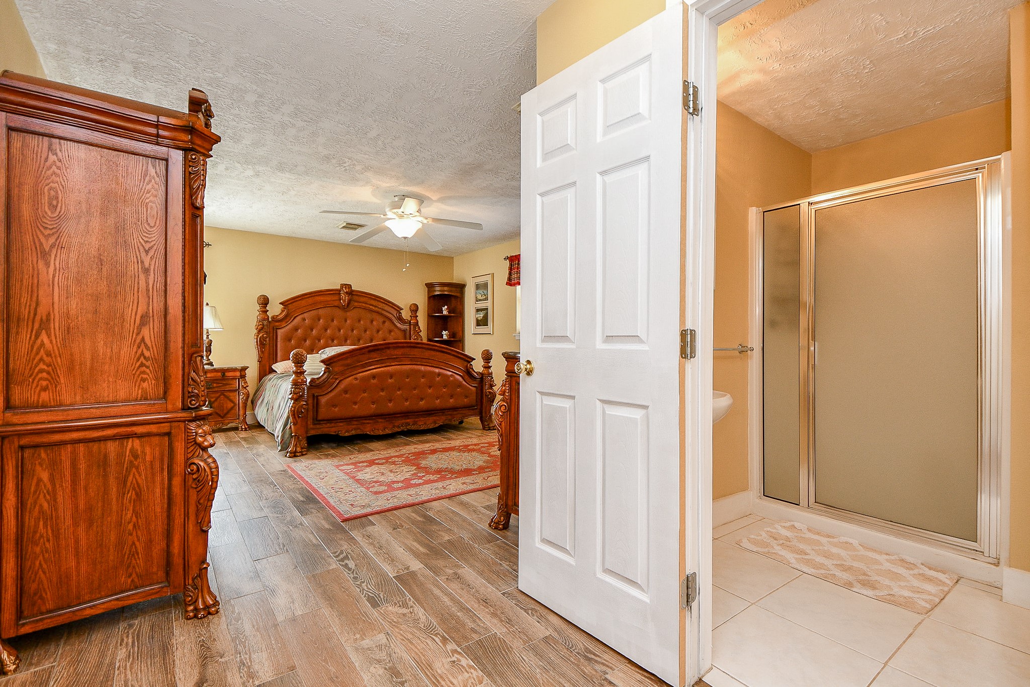 618 Keith Avenue Houston, TX 77504 - Photo 14 of 43 a view of a hallway with closet and bedroom
