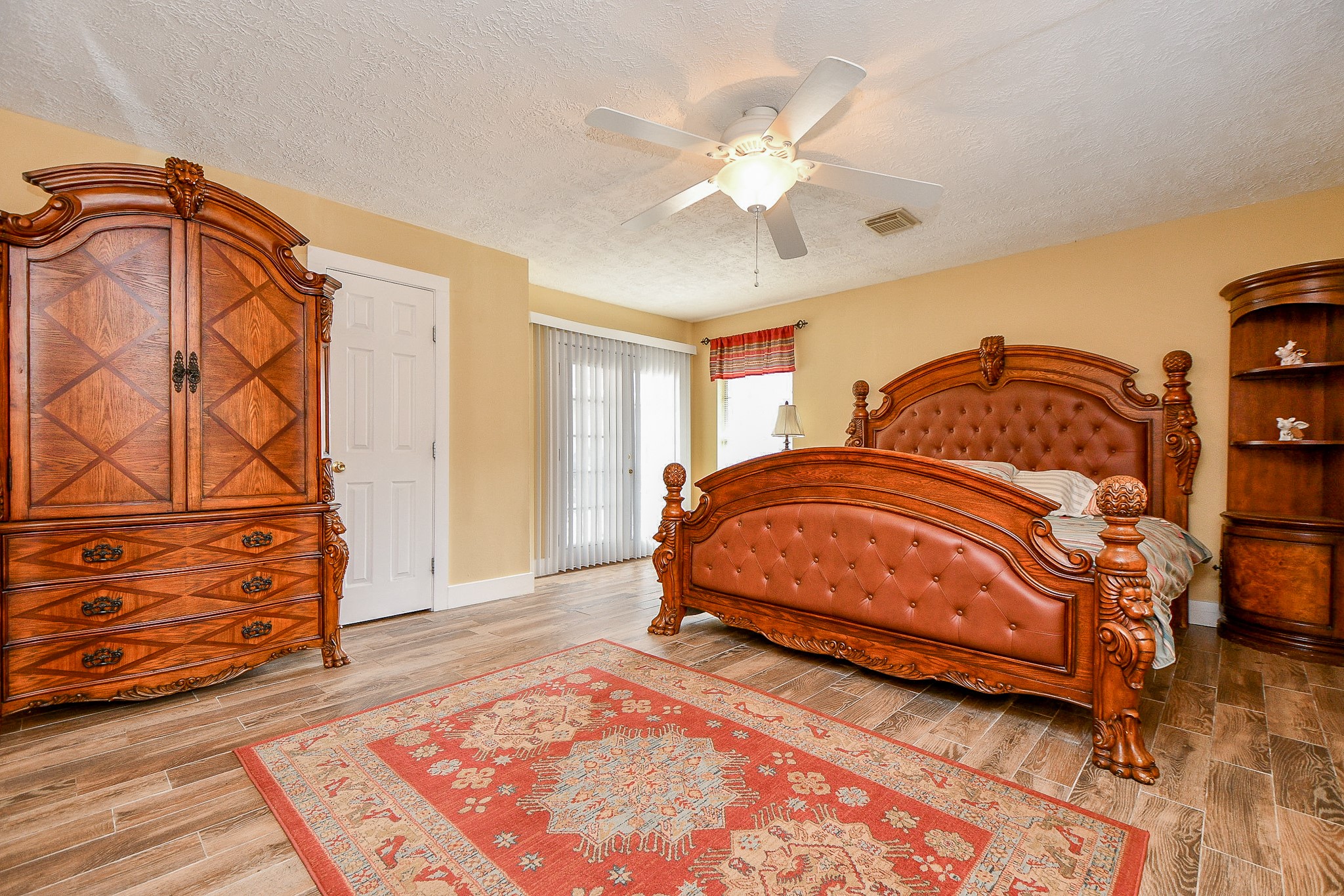 618 Keith Avenue Houston, TX 77504 - Photo 15 of 43 a bedroom with a bed and closet