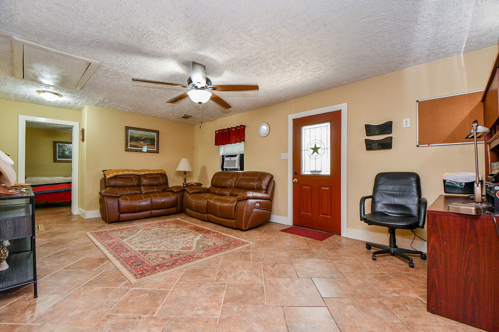618 Keith Avenue Houston, TX 77504 - Photo 33 of 43 a living room with furniture