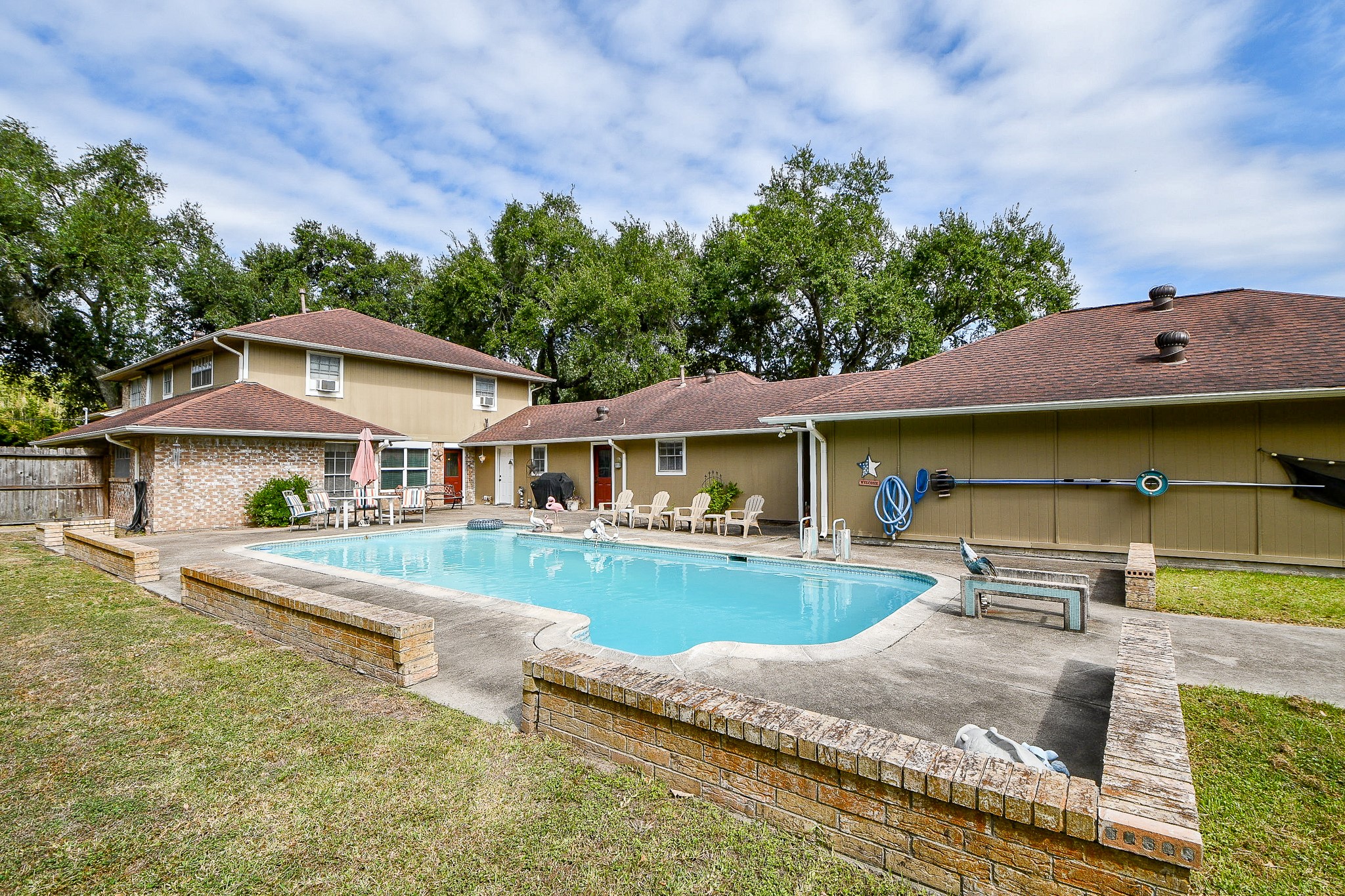 618 Keith Avenue Houston, TX 77504 - Photo 39 of 43 a front view of a house with a garden
