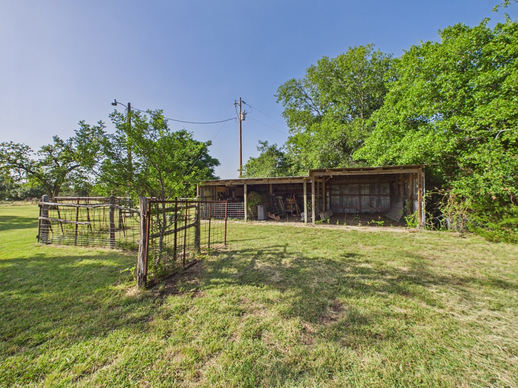 1983 Wendel-Ahrens Road Fredericksburg, TX 78624 - Photo 14 of 36