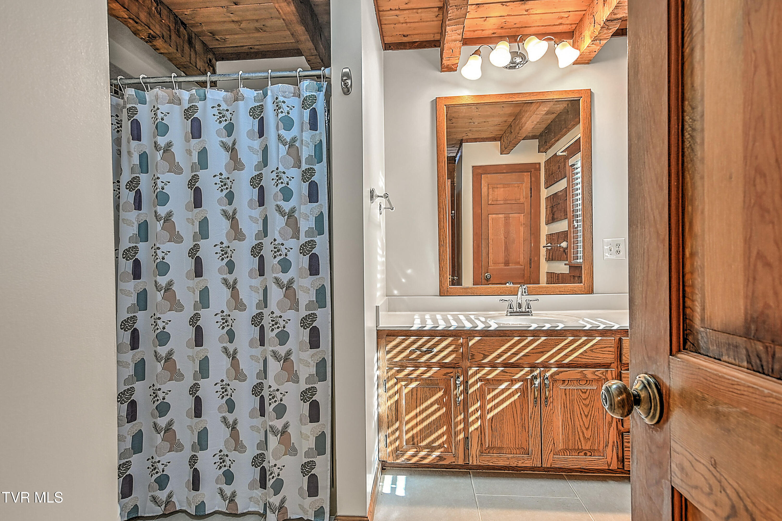 375 Lick Hollow Road Greeneville, TN 37743 - Photo 18 of 40 Main Level Full Bathroom