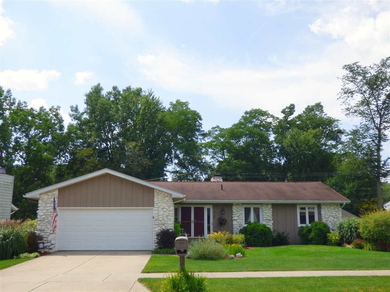 5733 York Road South Bend, IN 46614 - Photo 1 of 36 Gallery Image 1