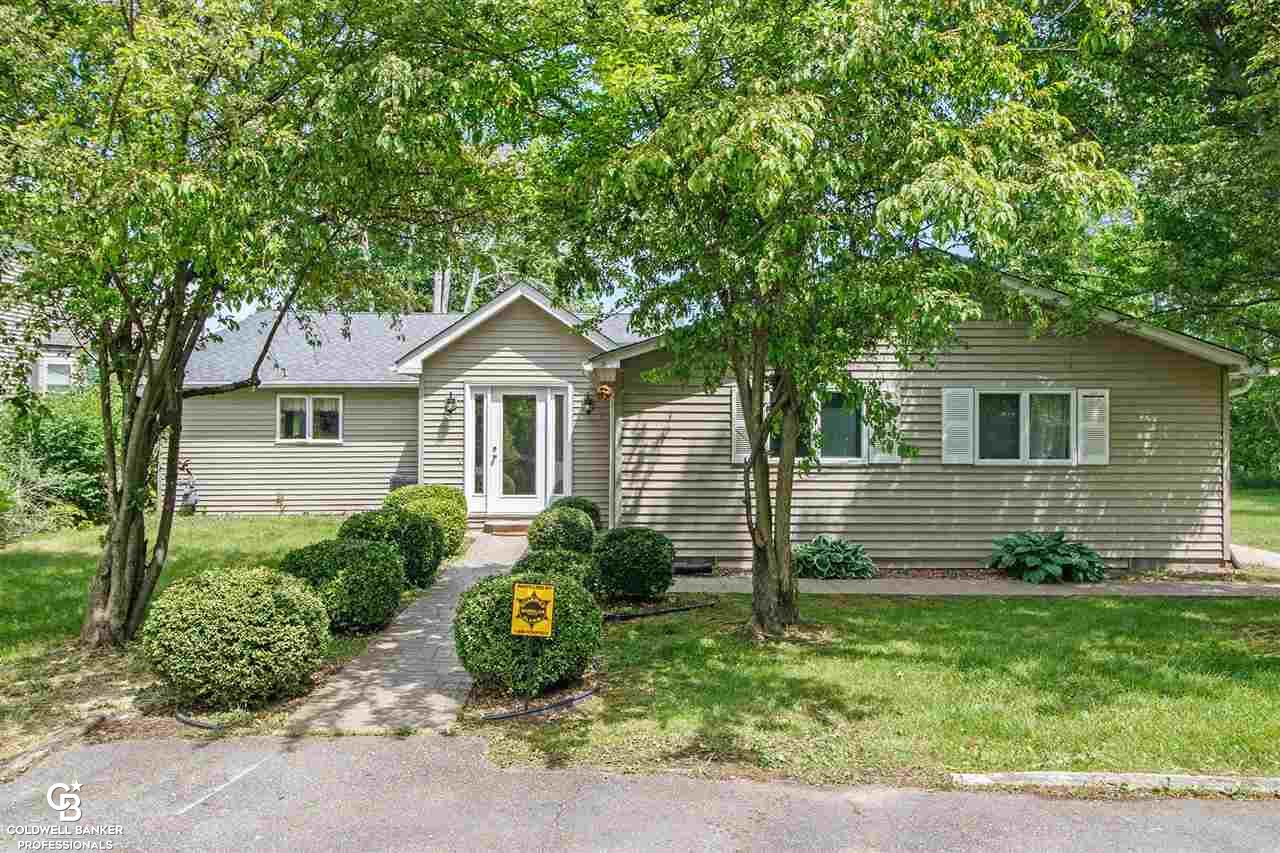 6291 Lakeshore Road Lexington, MI 48450 - Photo 2 of 47 This ranch home on Lake Horon has been completely renovated!