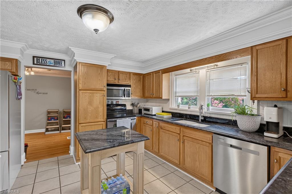 2441 Cunningham Road Thomasville, NC 27360 - Photo 13 of 43