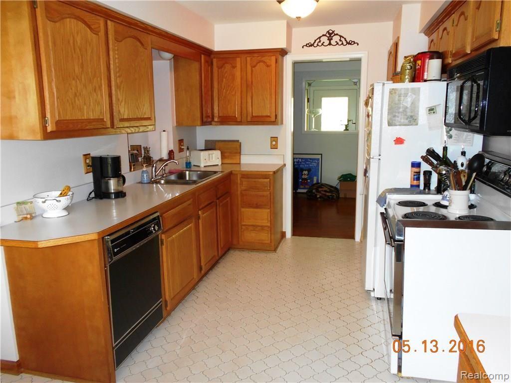 28313 Westerleigh Road Farmington Hills, MI 48334 - Photo 18 of 34