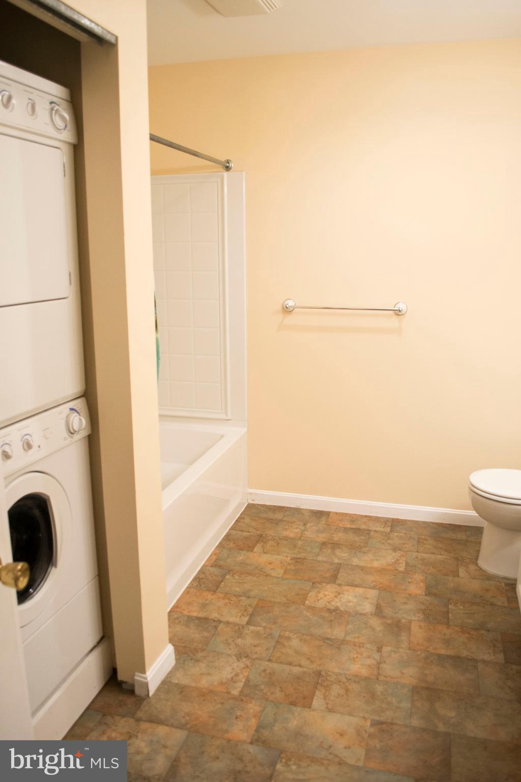 1 Greencastle Road Sterling, VA 20164 - Photo 25 of 29 In-Law Bath