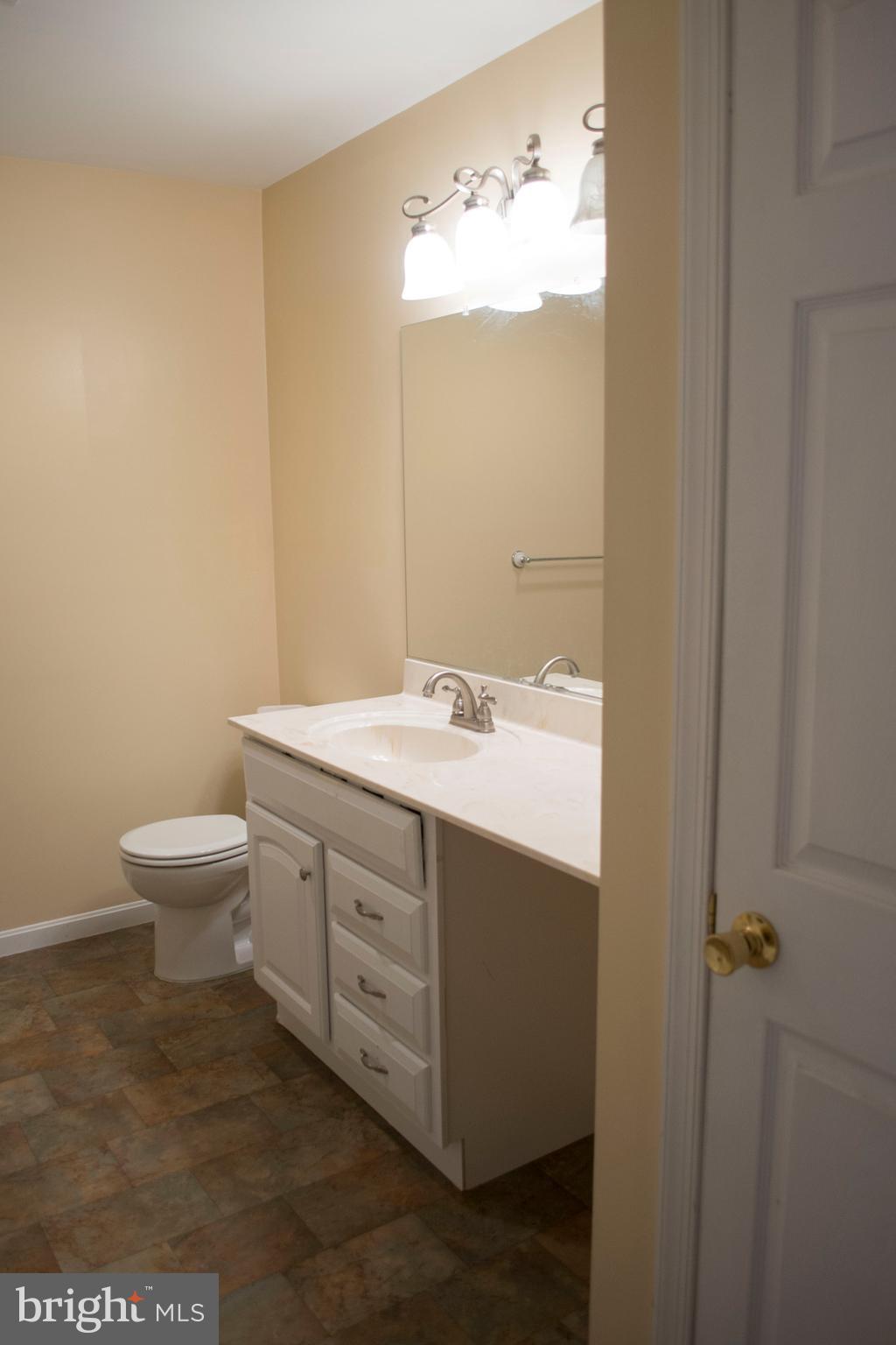 1 Greencastle Road Sterling, VA 20164 - Photo 26 of 29 In-Law Bath