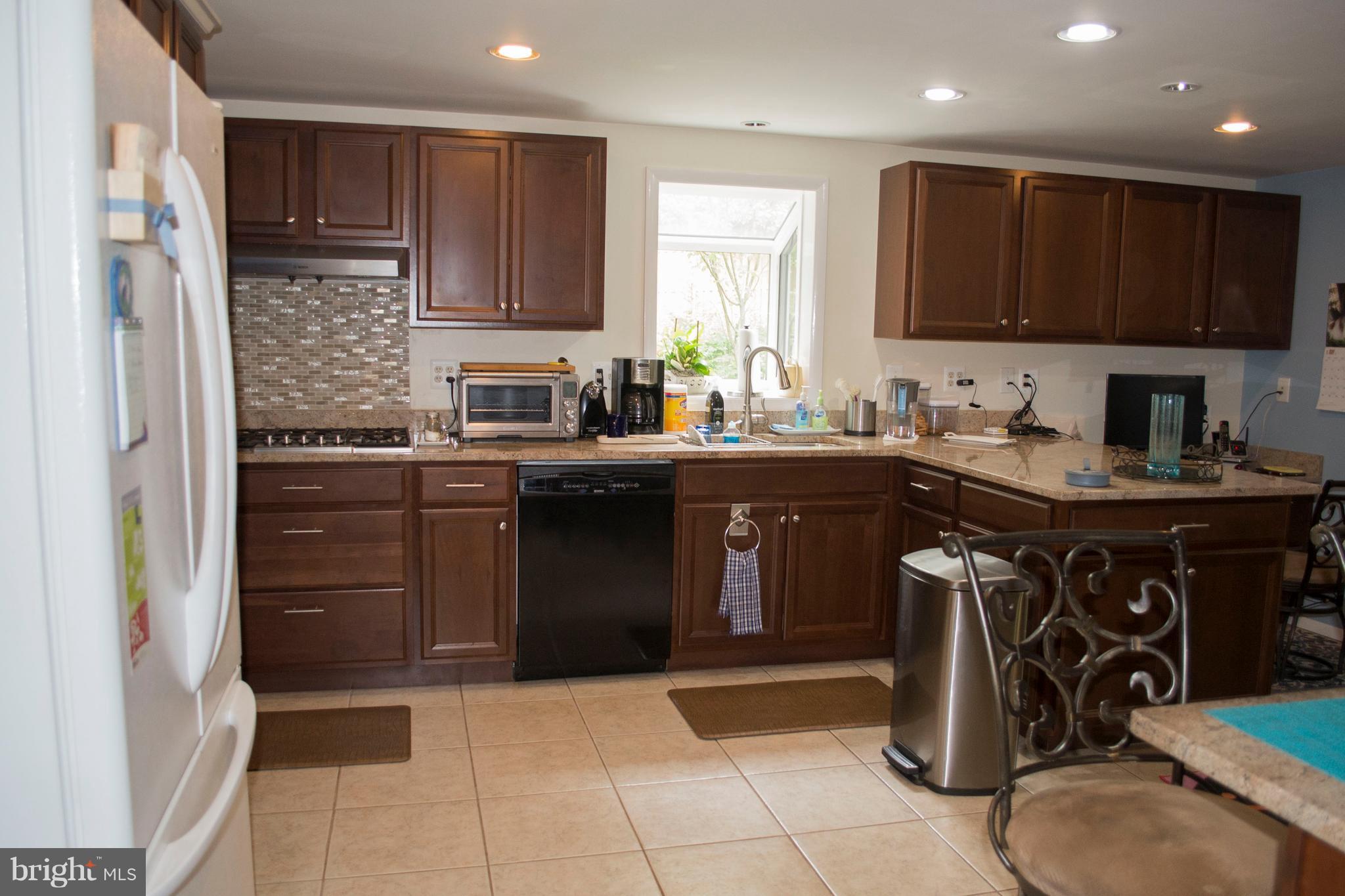 1 Greencastle Road Sterling, VA 20164 - Photo 7 of 29 Kitchen