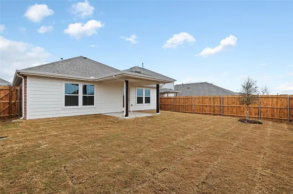 $2,000 | 220 Fire Rock Drive, Royse City, TX 75189