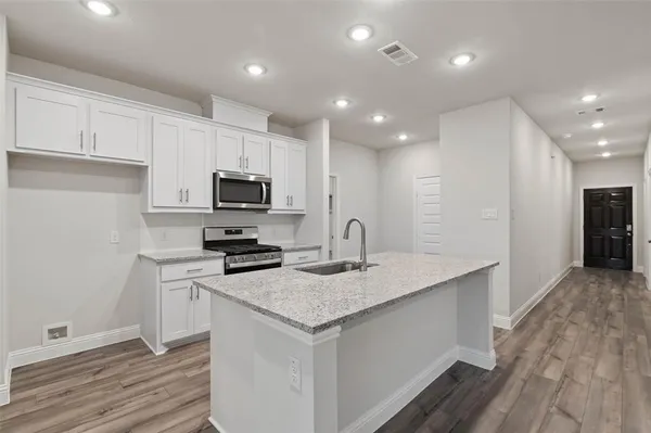 $2,000 | 220 Fire Rock Drive, Royse City, TX 75189
