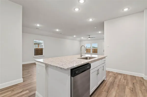 $2,000 | 220 Fire Rock Drive, Royse City, TX 75189