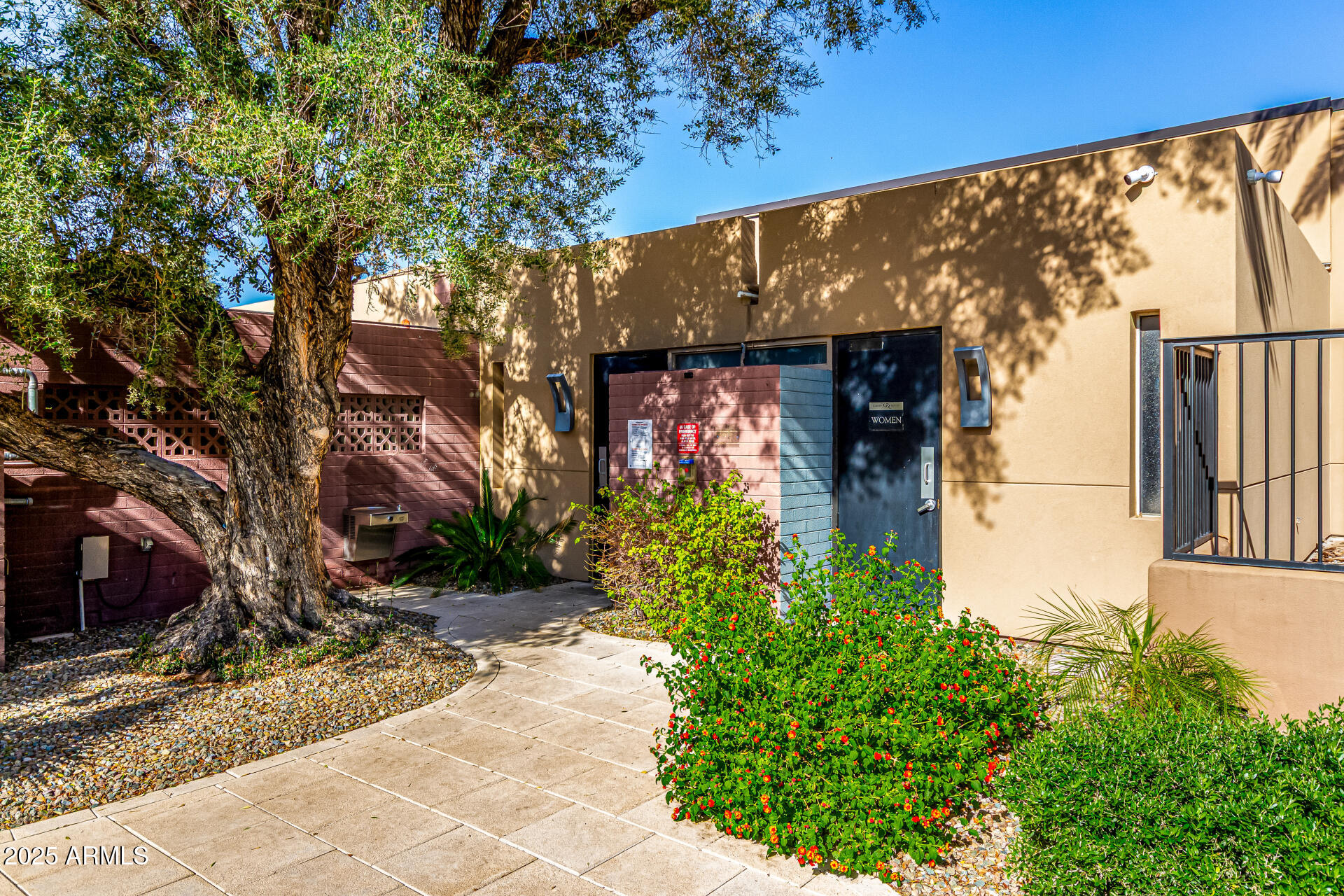7222 East Gainey Ranch Road, Unit 241 Scottsdale, AZ 85258 - Photo 28 of 74 a front view of a house with garden