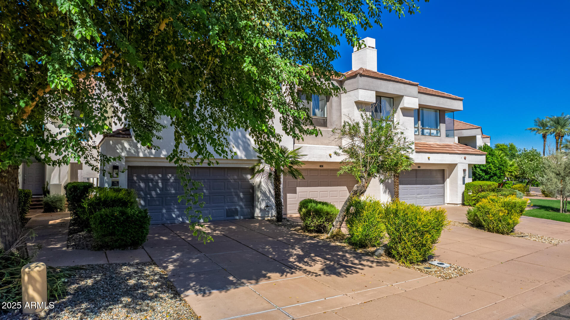7222 East Gainey Ranch Road, Unit 241 Scottsdale, AZ 85258 - Photo 46 of 74 a front view of a house with garden