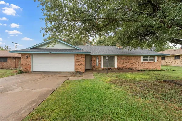 $171,000 | 238 Royal Drive, Marlin, TX 76661